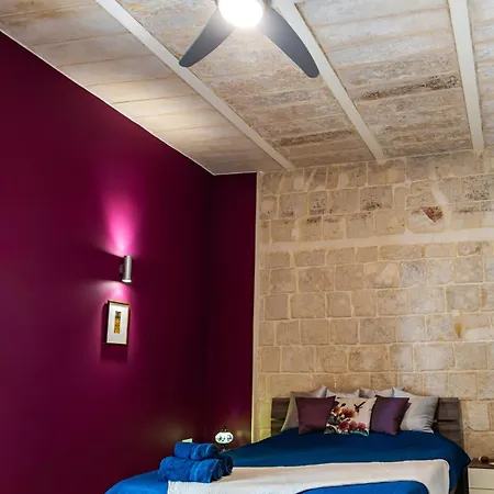 Traditional Maltese Styled 2Br Apartment With Large Maltese Balcony & Internal Yard - Located In The Heart Of Valletta - Maltese Capital City Exterior photo