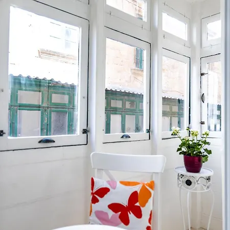 Traditional Maltese Styled 2Br Apartment With Large Maltese Balcony & Internal Yard - Located In The Heart Of Valletta - Maltese Capital City Exterior photo