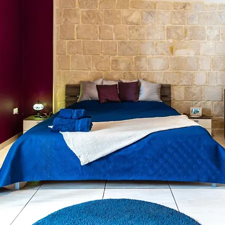 Traditional Maltese Styled 2Br Apartment With Large Maltese Balcony & Internal Yard - Located In The Heart Of Valletta - Maltese Capital City Exterior photo