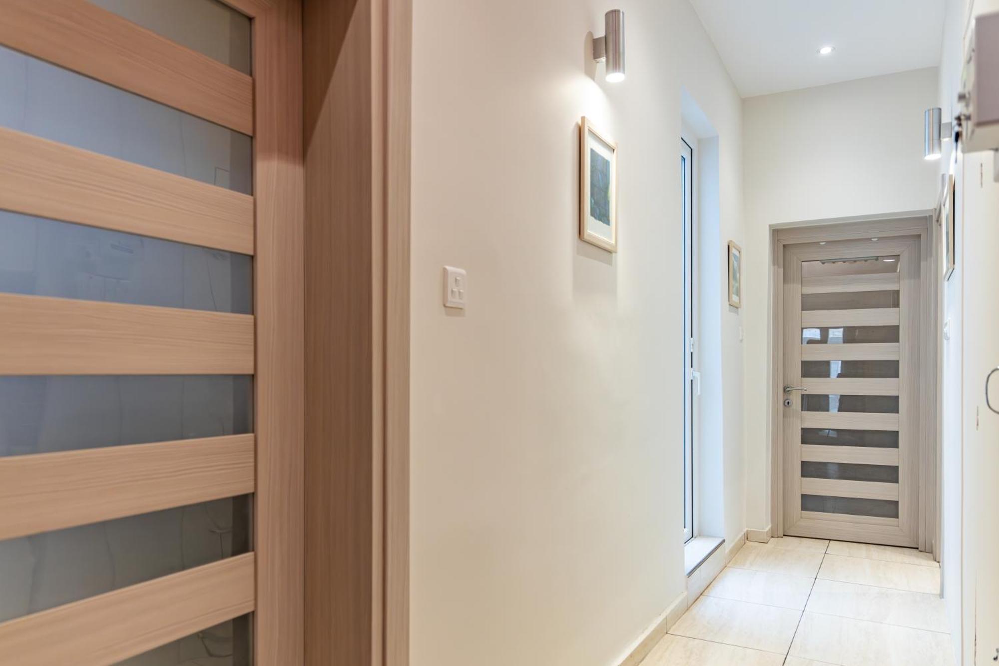 Traditional Maltese Styled 2br With Large Maltese Balcony & Internal Yard - Located In The Heart Of - Maltese Capital Apartment Valletta