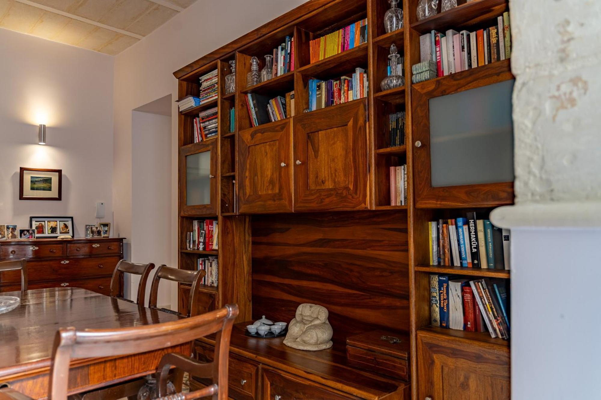 Traditional Maltese Styled 2br With Large Maltese Balcony & Internal Yard - Located In The Heart Of - Maltese Capital Apartment Valletta
