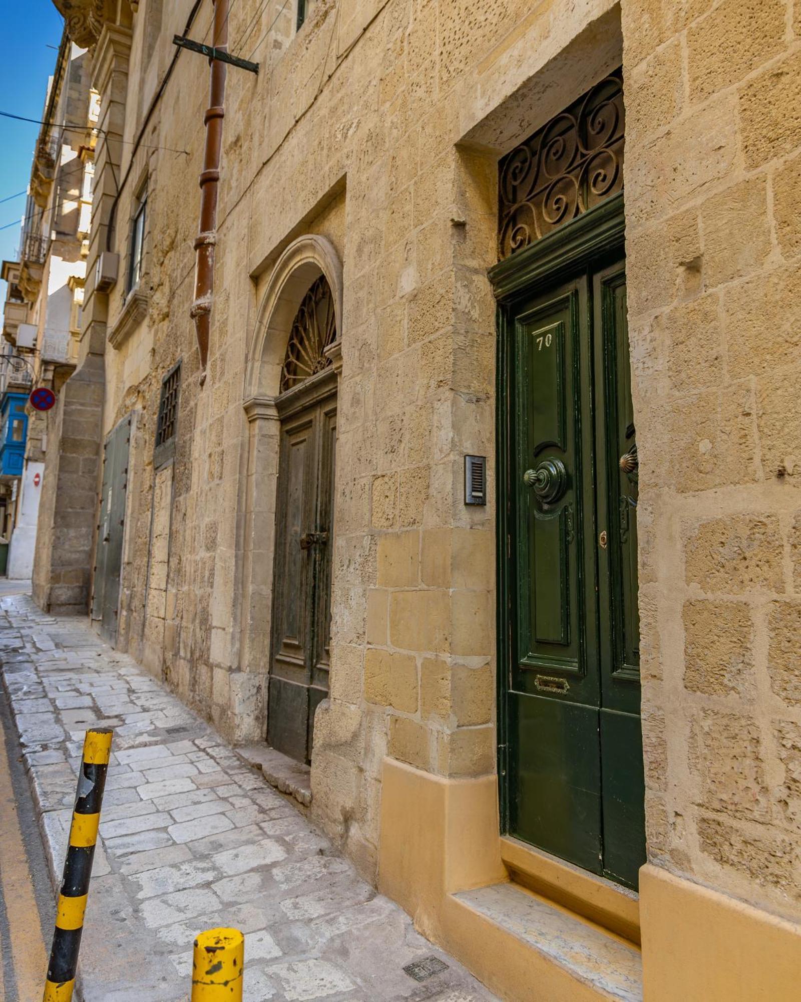 Apartment Traditional Maltese Styled 2br With Large Maltese Balcony & Internal Yard - Located In The Heart Of - Maltese Capital *