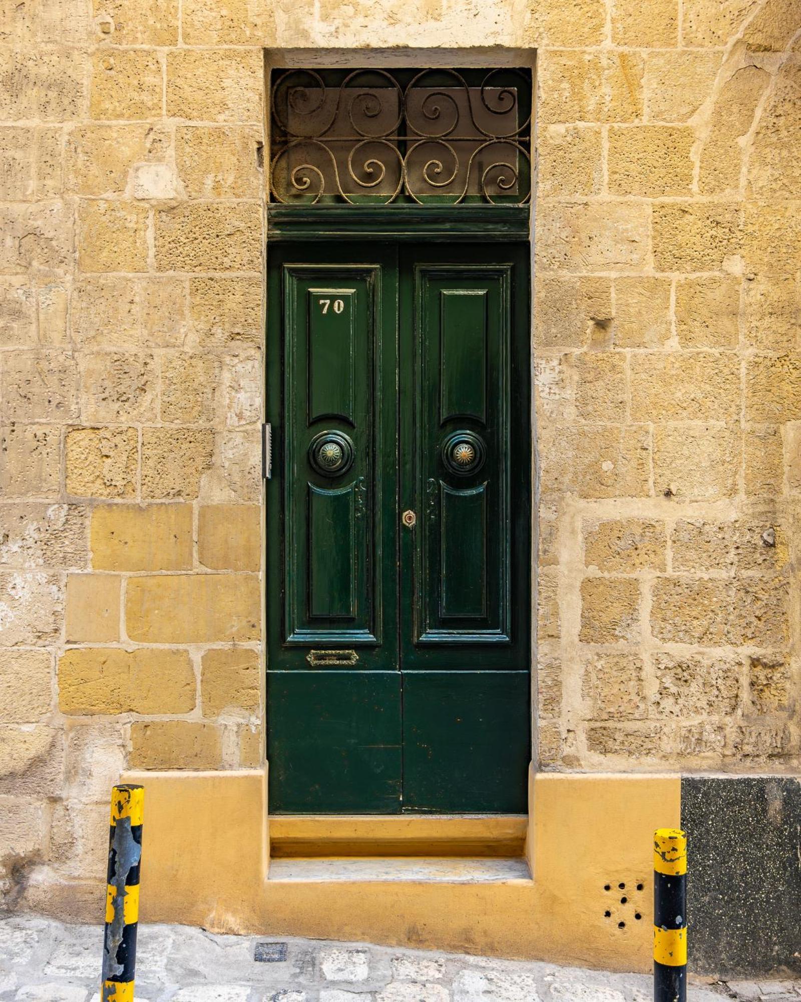 Apartment Traditional Maltese Styled 2br With Large Maltese Balcony & Internal Yard - Located In The Heart Of - Maltese Capital *