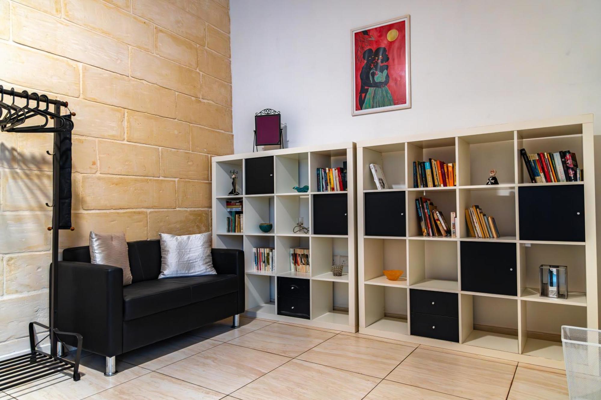 Traditional Maltese Styled 2br With Large Maltese Balcony & Internal Yard - Located In The Heart Of - Maltese Capital * Valletta