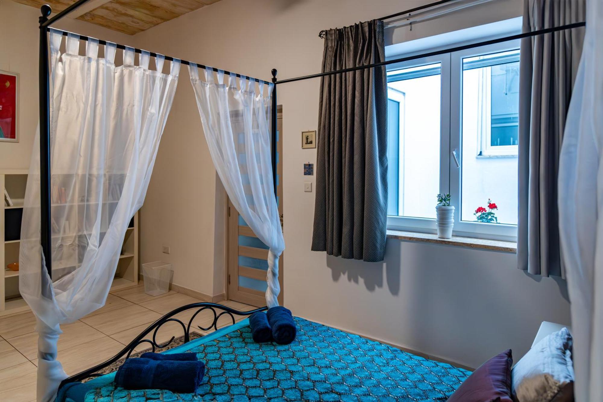 Traditional Maltese Styled 2br With Large Maltese Balcony & Internal Yard - Located In The Heart Of - Maltese Capital *