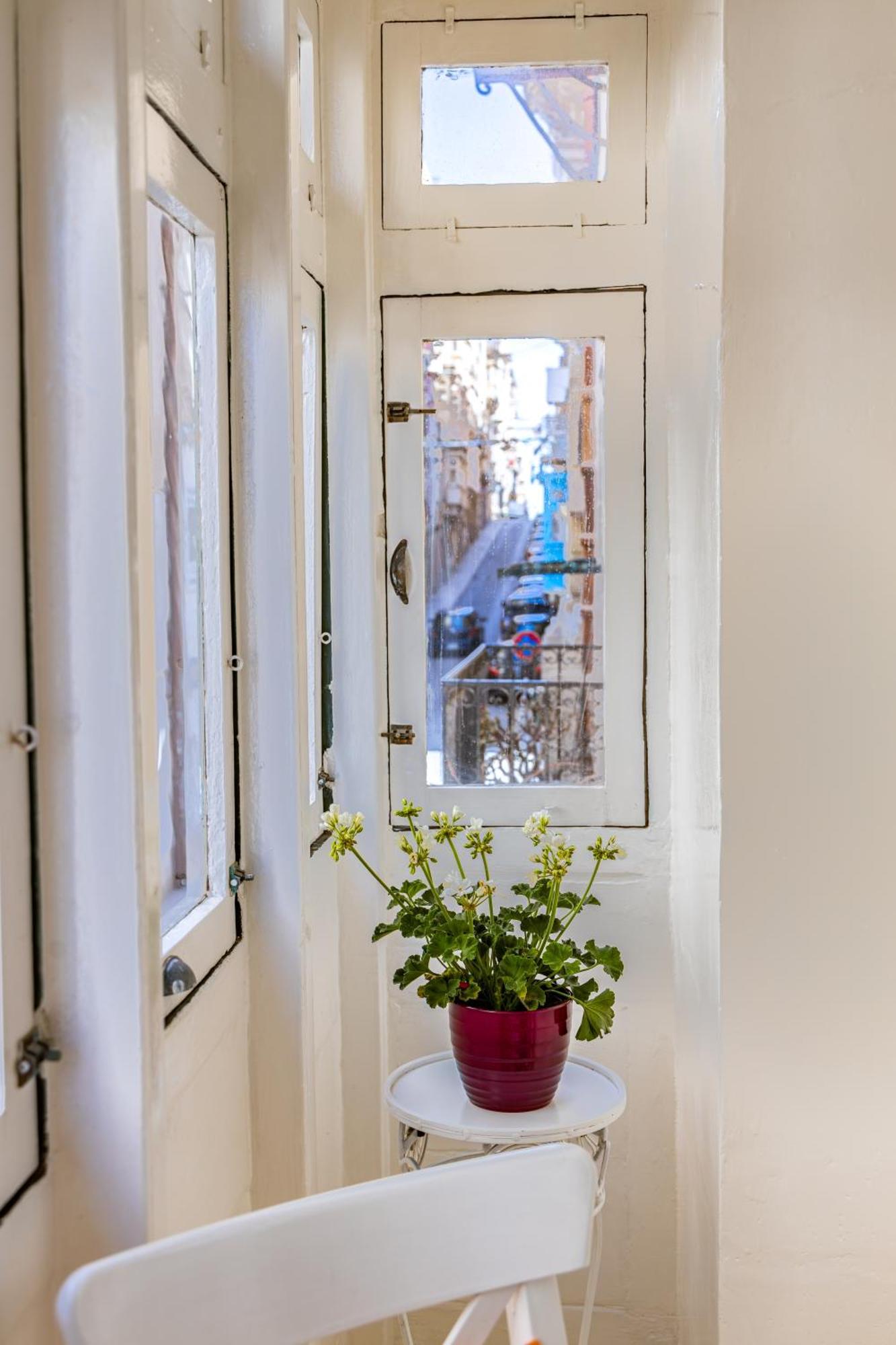 Traditional Maltese Styled 2br With Large Maltese Balcony & Internal Yard - Located In The Heart Of - Maltese Capital *