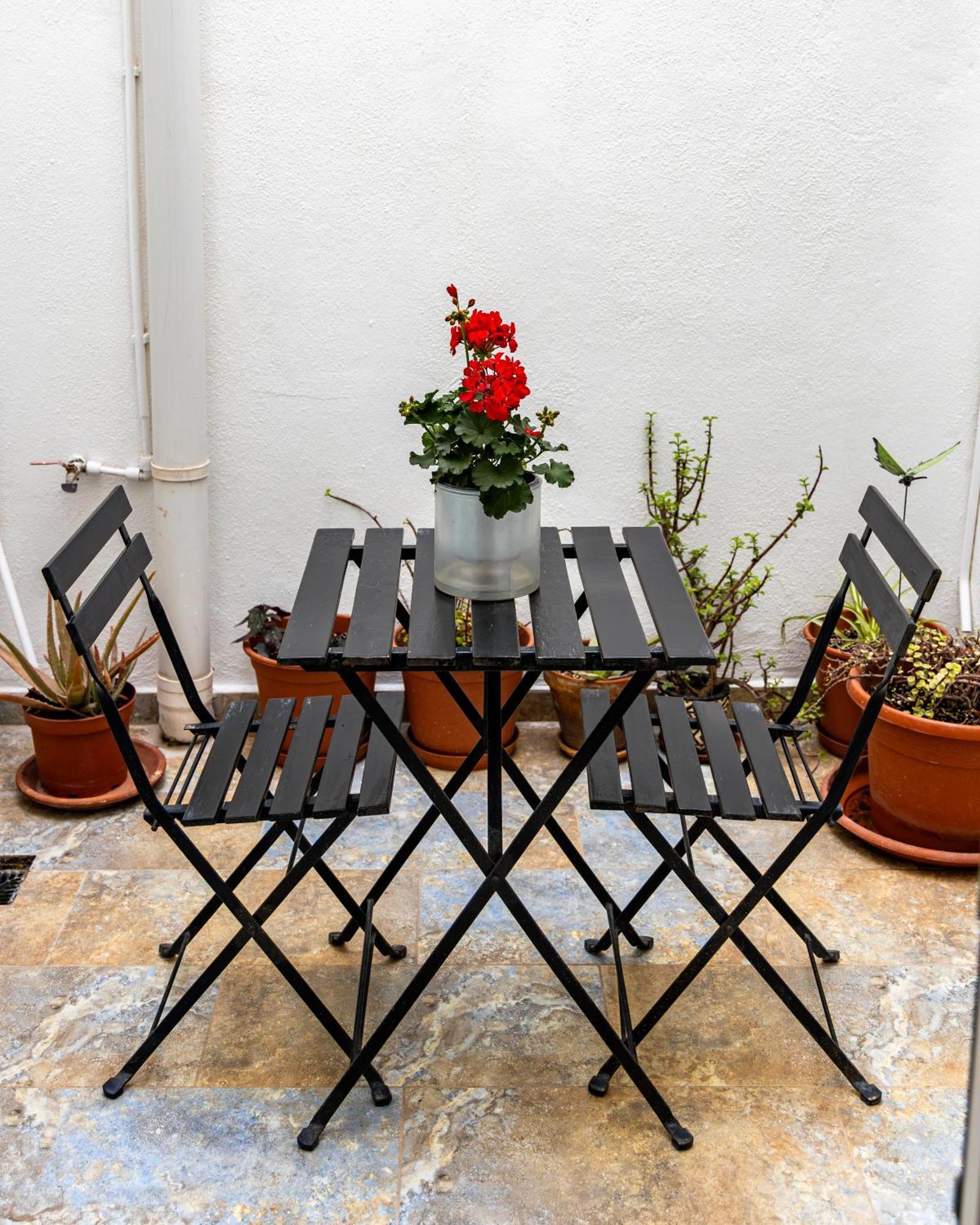 Traditional Maltese Styled 2br With Large Maltese Balcony & Internal Yard - Located In The Heart Of - Maltese Capital Apartment Valletta