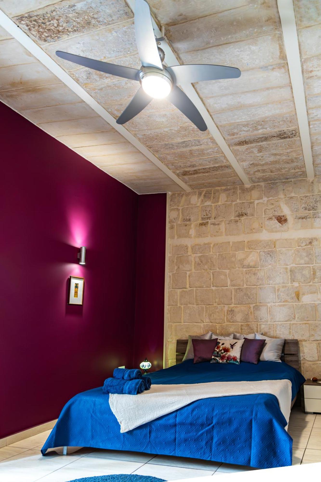 Traditional Maltese Styled 2br With Large Maltese Balcony & Internal Yard - Located In The Heart Of - Maltese Capital *